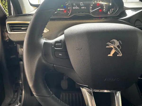 Peugeot 2008 1.2 PureTech Allure 21