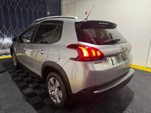 Peugeot 2008 1.2 PureTech Allure 10