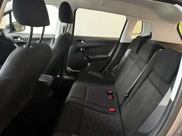 Peugeot 2008 1.2 PureTech Allure 37