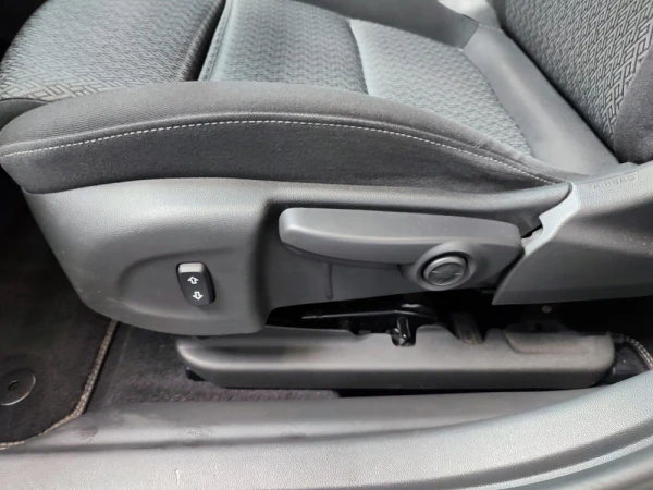 Opel Insignia 1.6 CDTI BUSINESS 64