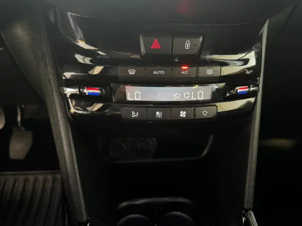 Peugeot 2008 1.2 PureTech Allure 27