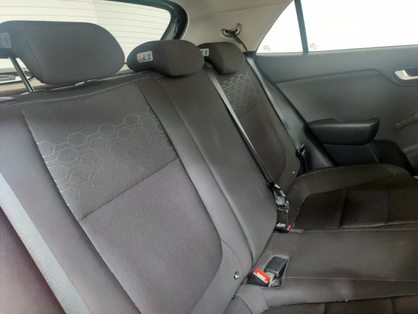 Kia Rio 1.4 CRDi 90 Platinum Edition 38