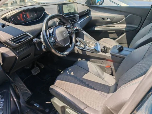 Peugeot 3008 1.2 PureTech Allure EAT8 7