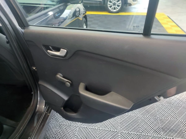 Kia Rio 1.4 CRDi 90 Platinum Edition 46