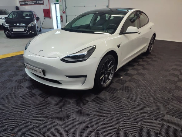 Tesla Model 3 8