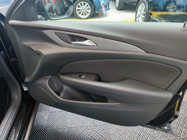 Opel Insignia 1.6 CDTI BUSINESS 50