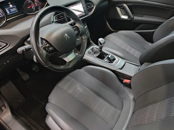 Peugeot 308 SW 1.5 BlueHDi Allure 28