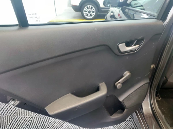 Kia Rio 1.4 CRDi 90 Platinum Edition 47