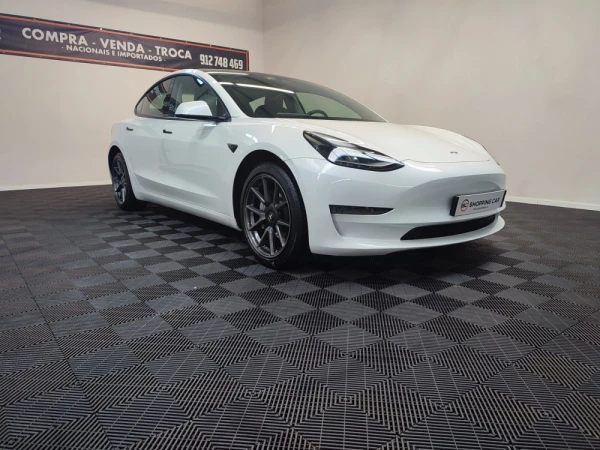 Tesla Model 3 4