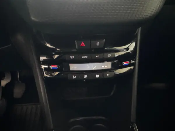 Peugeot 2008 1.2 PureTech Allure 28