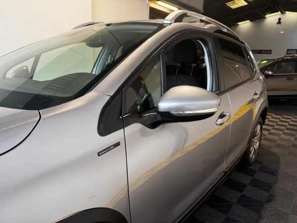 Peugeot 2008 1.2 PureTech Allure 4