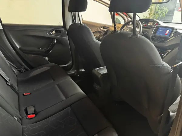 Peugeot 2008 1.2 PureTech Allure 34