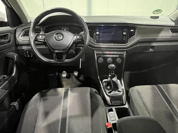 Volkswagen T-Roc 11