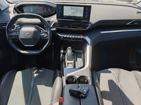 Peugeot 3008 1.2 PureTech Allure EAT8 4