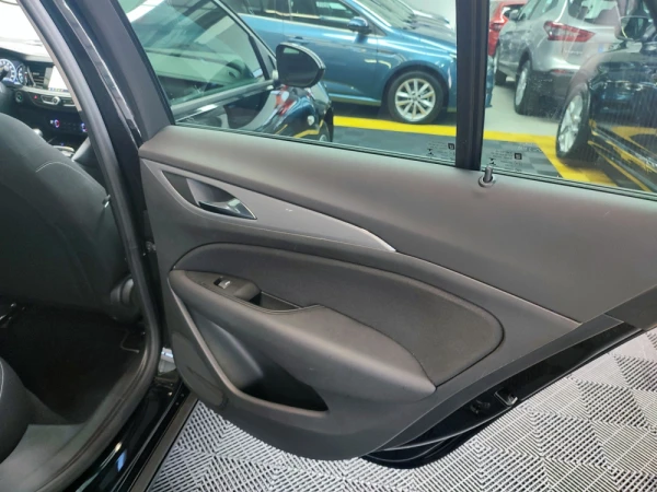 Opel Insignia 1.6 CDTI BUSINESS 51