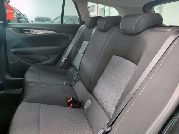 Opel Insignia 1.6 CDTI BUSINESS 53