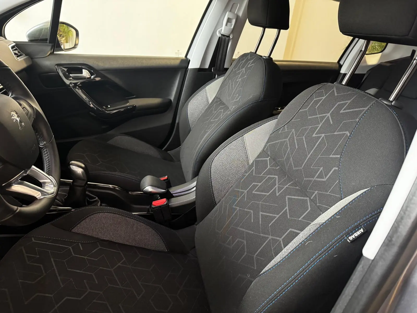 Peugeot 2008 1.2 PureTech Allure 23