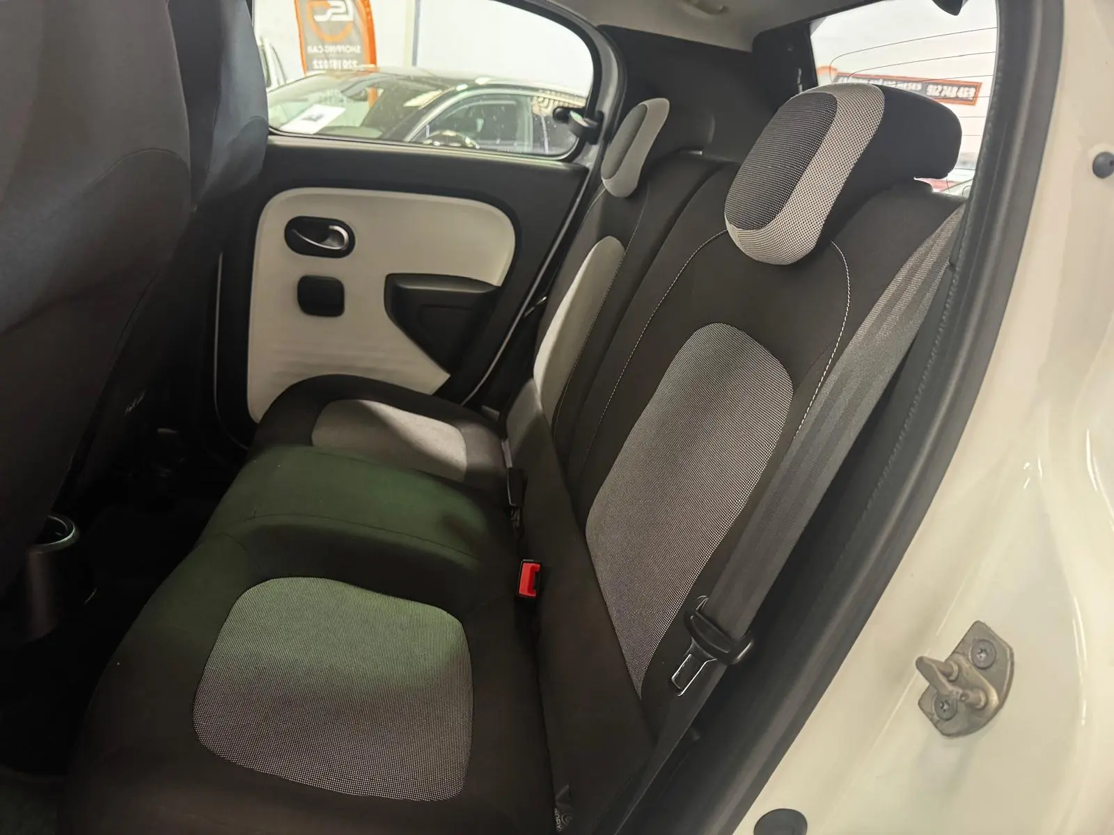 Renault Twingo SCe 70 S&S Intens 27