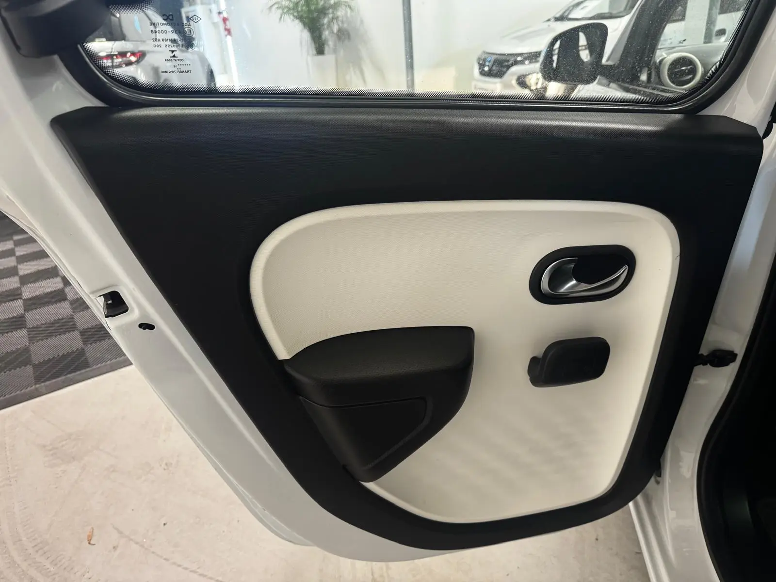 Renault Twingo SCe 70 S&S Intens 31