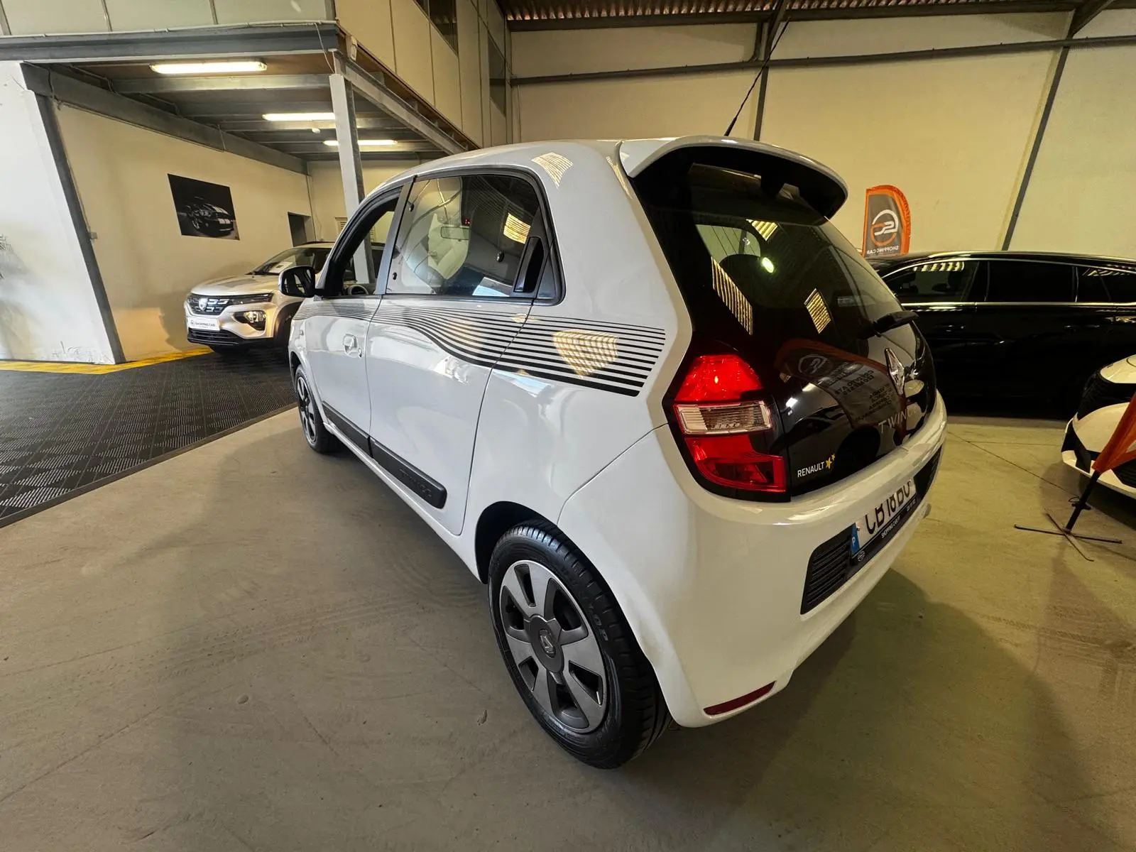 Renault Twingo SCe 70 S&S Intens 6