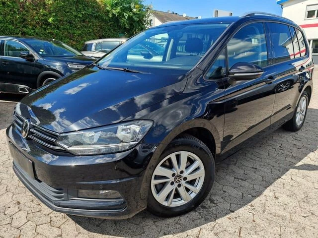 Volkswagen Touran 1