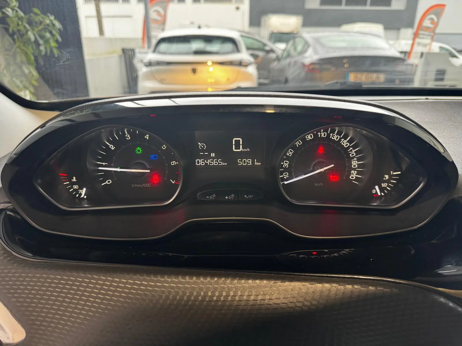 Peugeot 2008 1.2 PureTech Allure 13