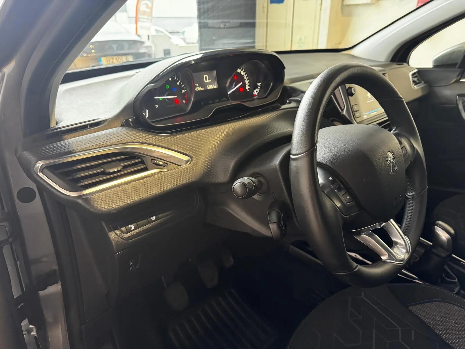 Peugeot 2008 1.2 PureTech Allure 17