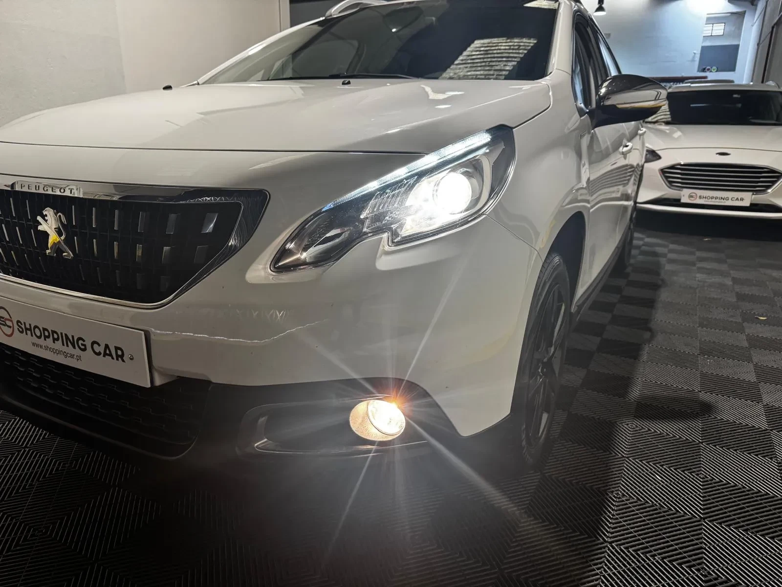 Peugeot 2008 4