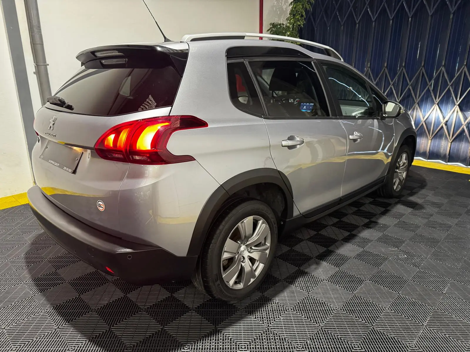 Peugeot 2008 1.2 PureTech Allure 8