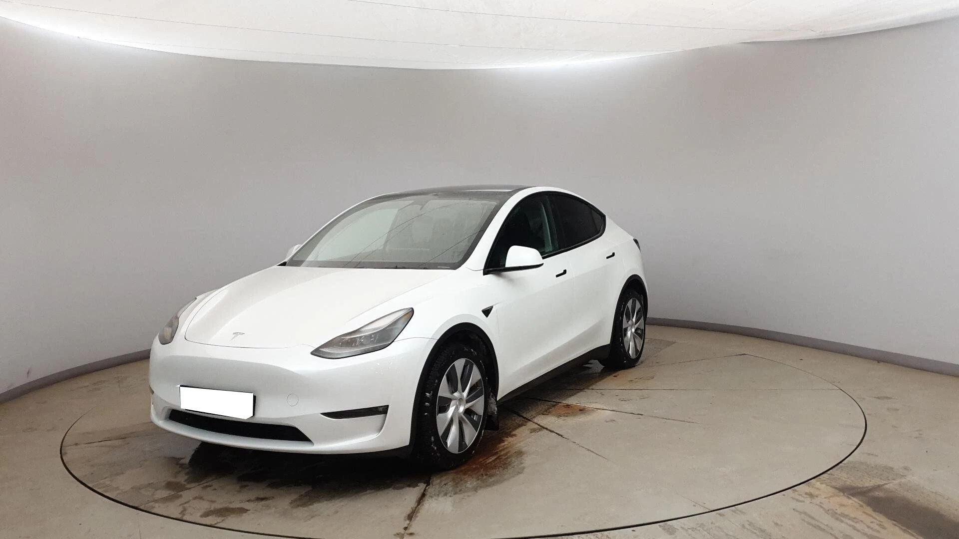 Tesla Model Y 1