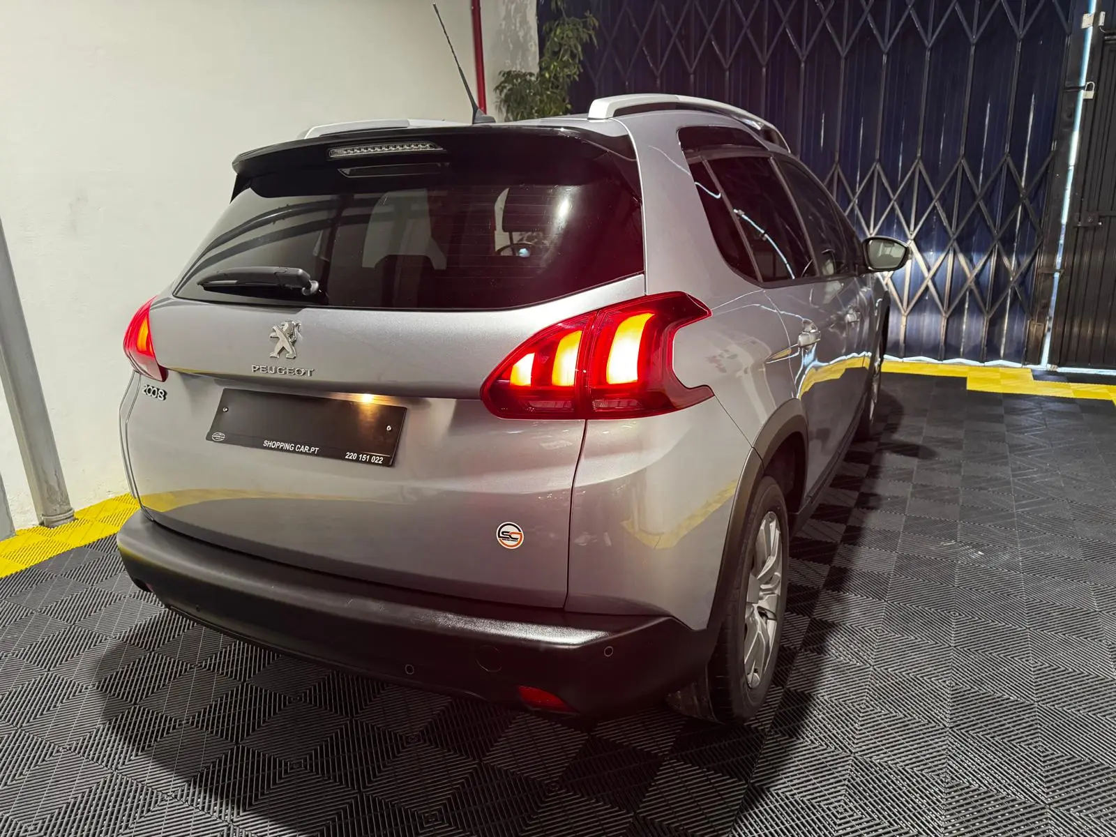 Peugeot 2008 1.2 PureTech Allure 5