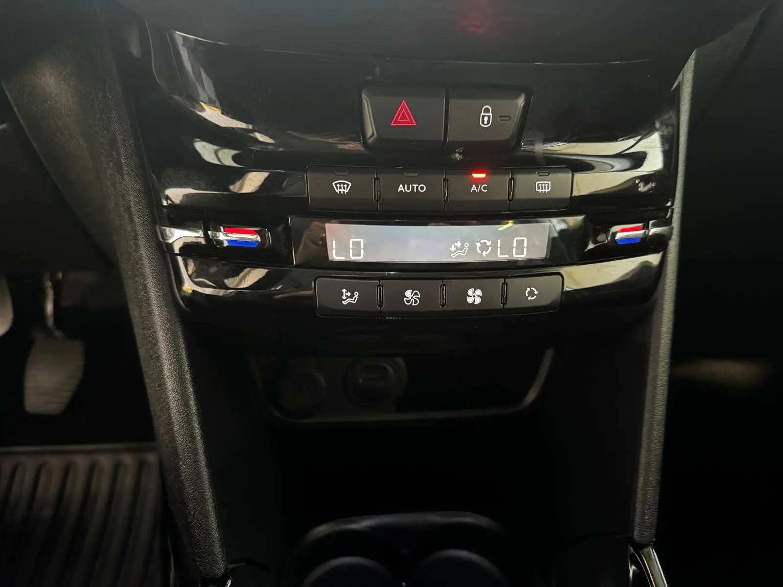 Peugeot 2008 1.2 PureTech Allure 27