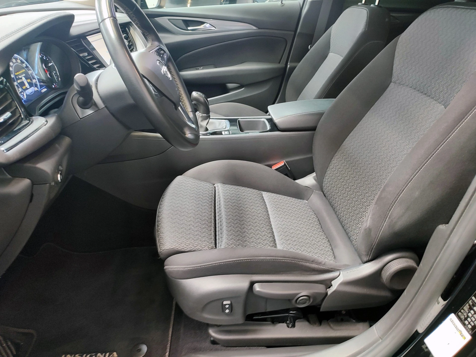 Opel Insignia 1.6 CDTI BUSINESS 62