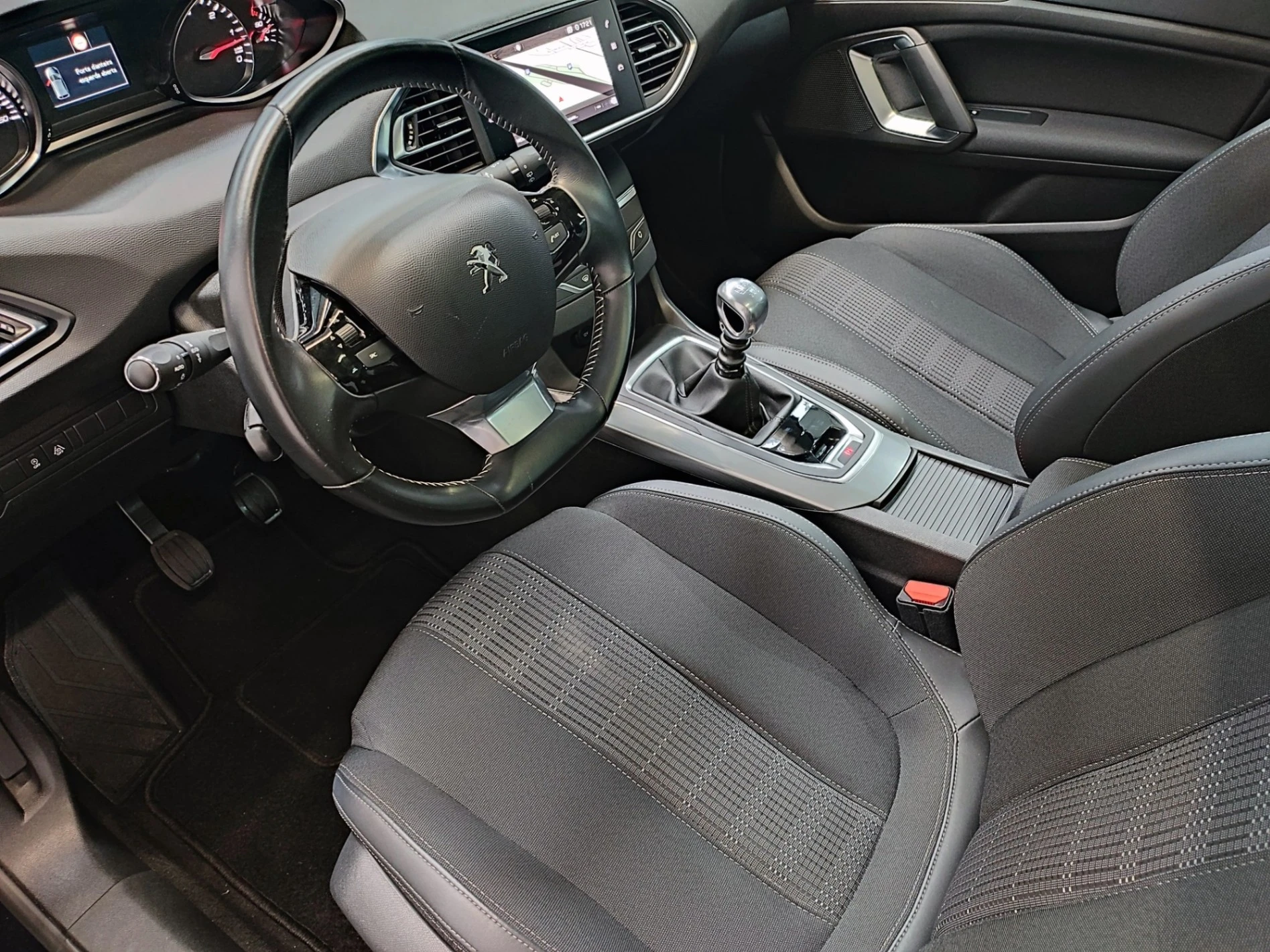 Peugeot 308 SW 1.5 BlueHDi Allure 28