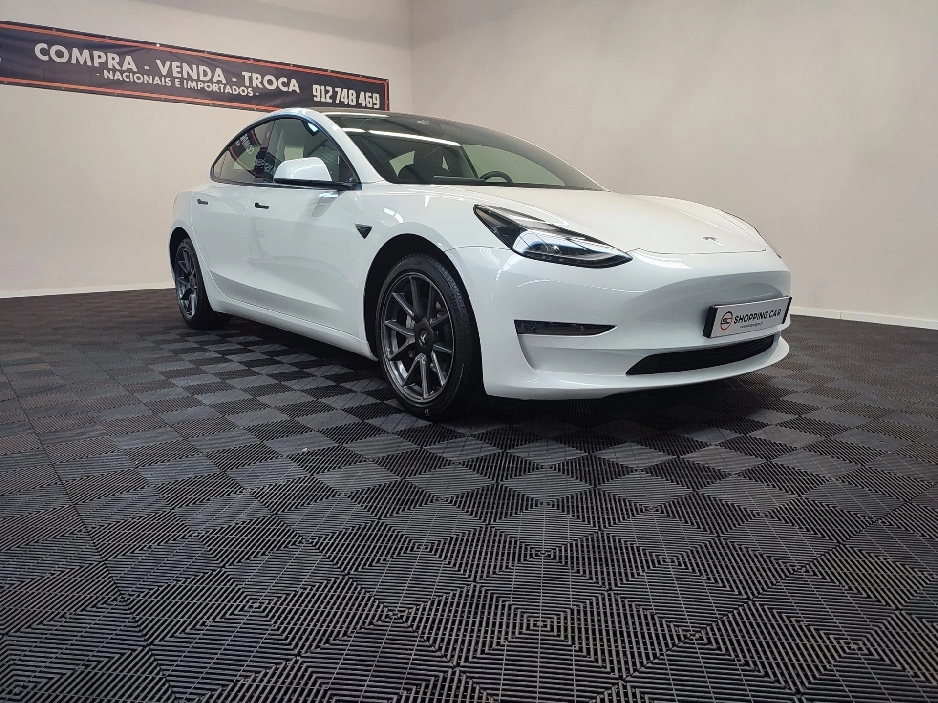 Tesla Model 3 4