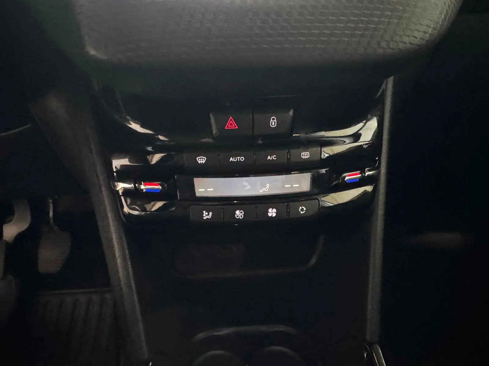 Peugeot 2008 1.2 PureTech Allure 28