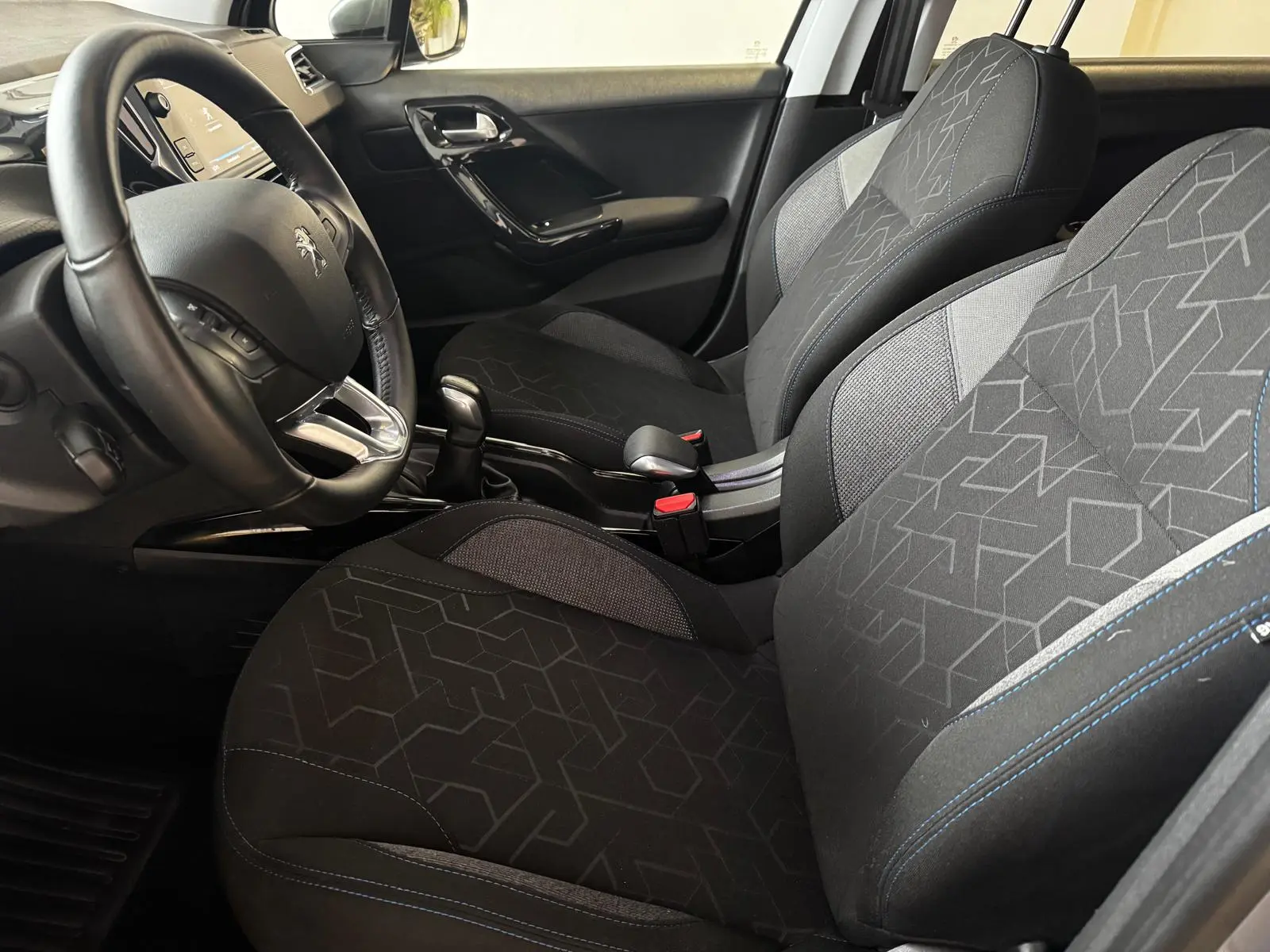 Peugeot 2008 1.2 PureTech Allure 19