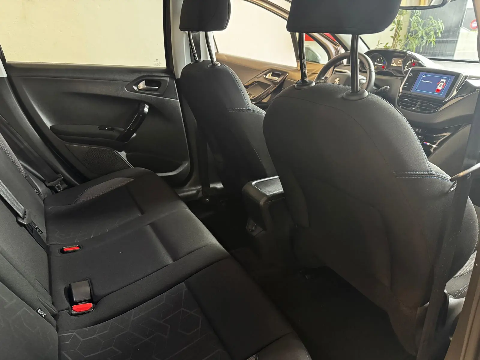 Peugeot 2008 1.2 PureTech Allure 34