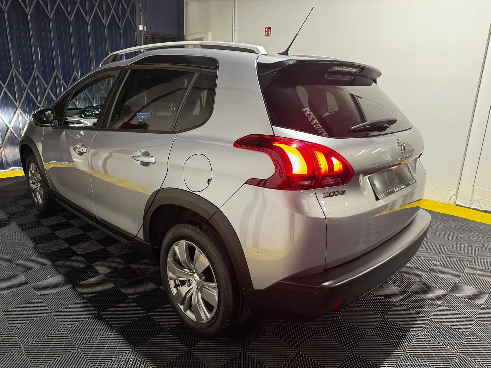 Peugeot 2008 1.2 PureTech Allure 9