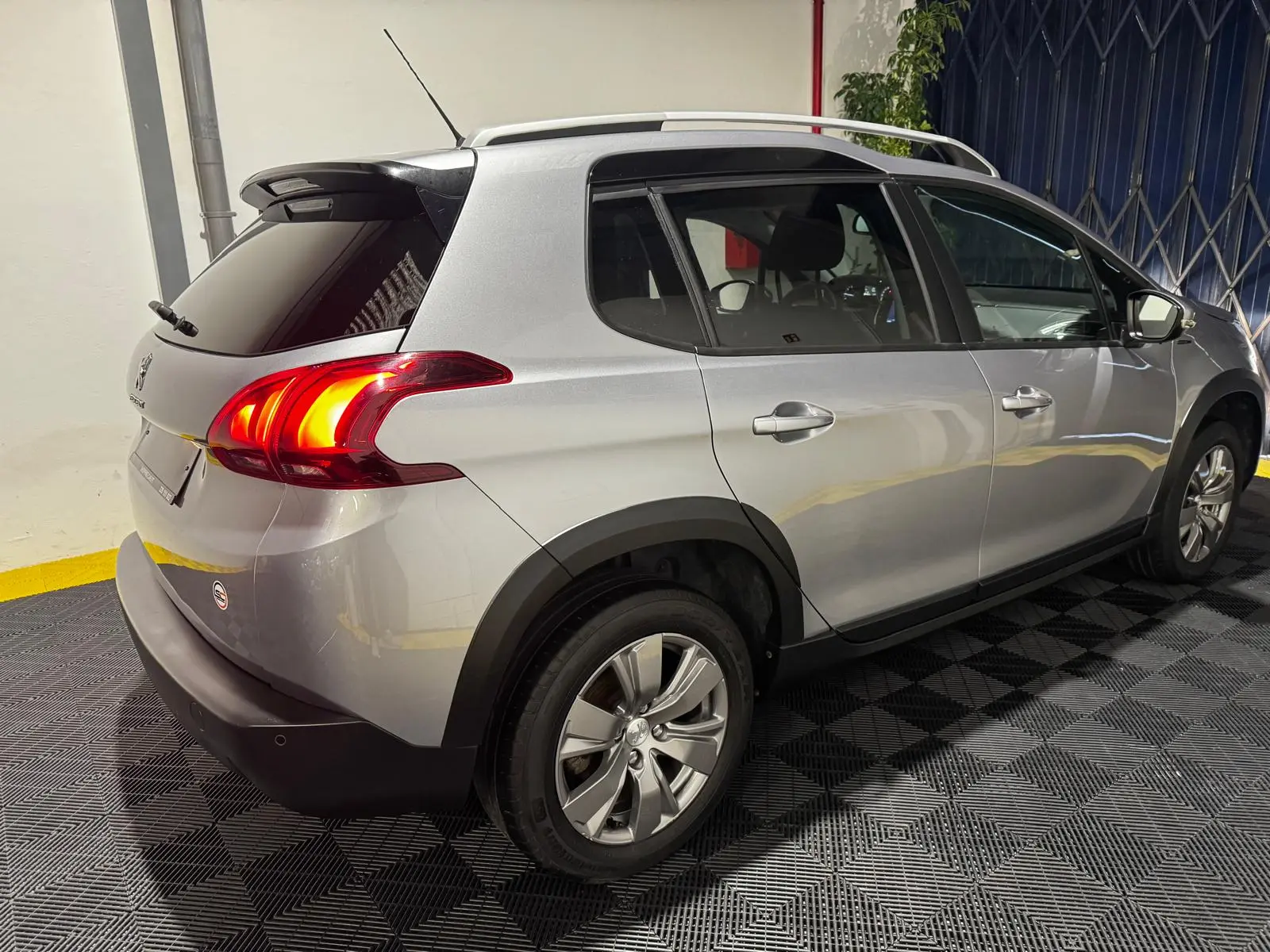 Peugeot 2008 1.2 PureTech Allure 12