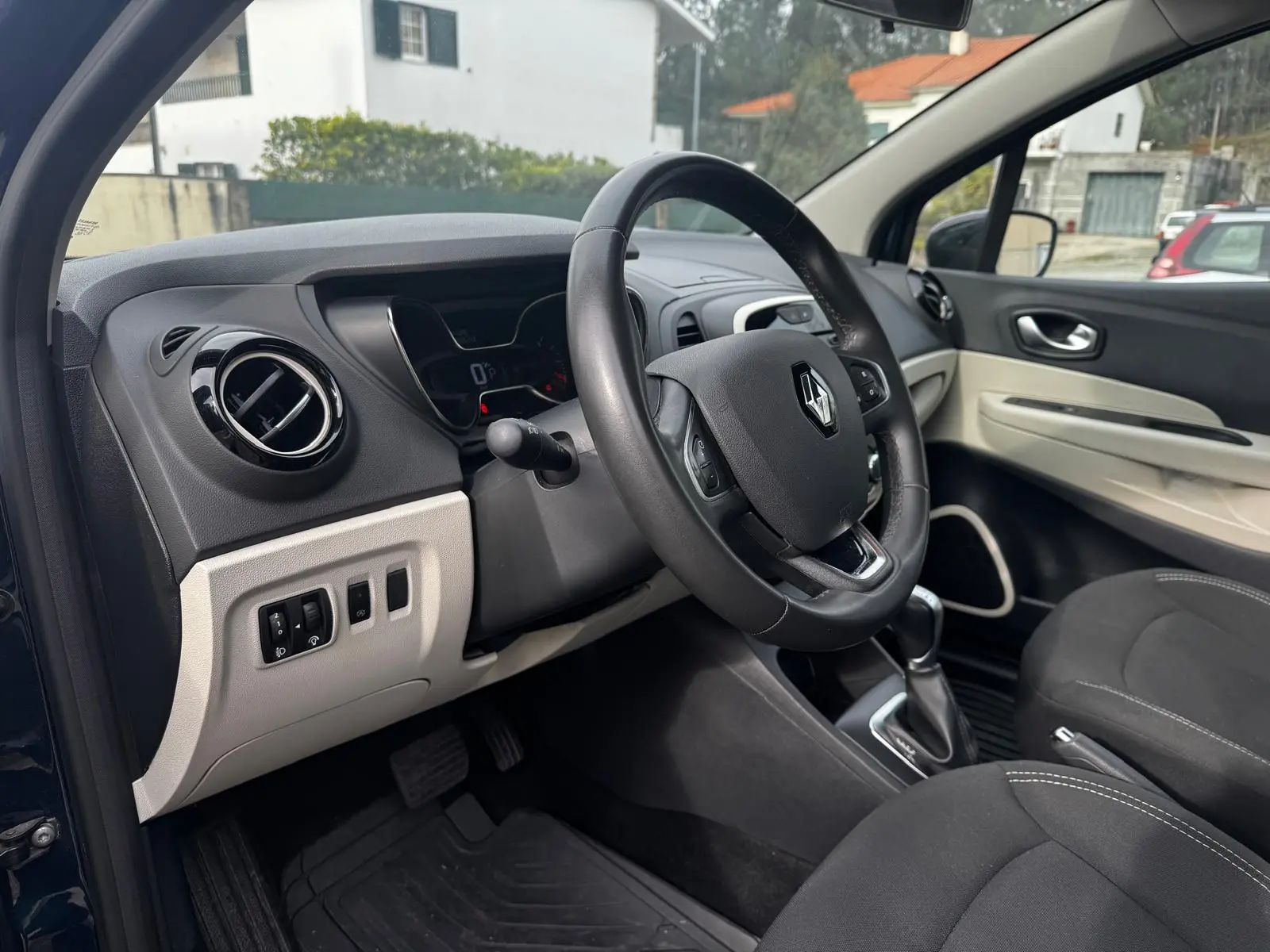 Renault Captur 1.5 dCi Initiale Paris EDC 23