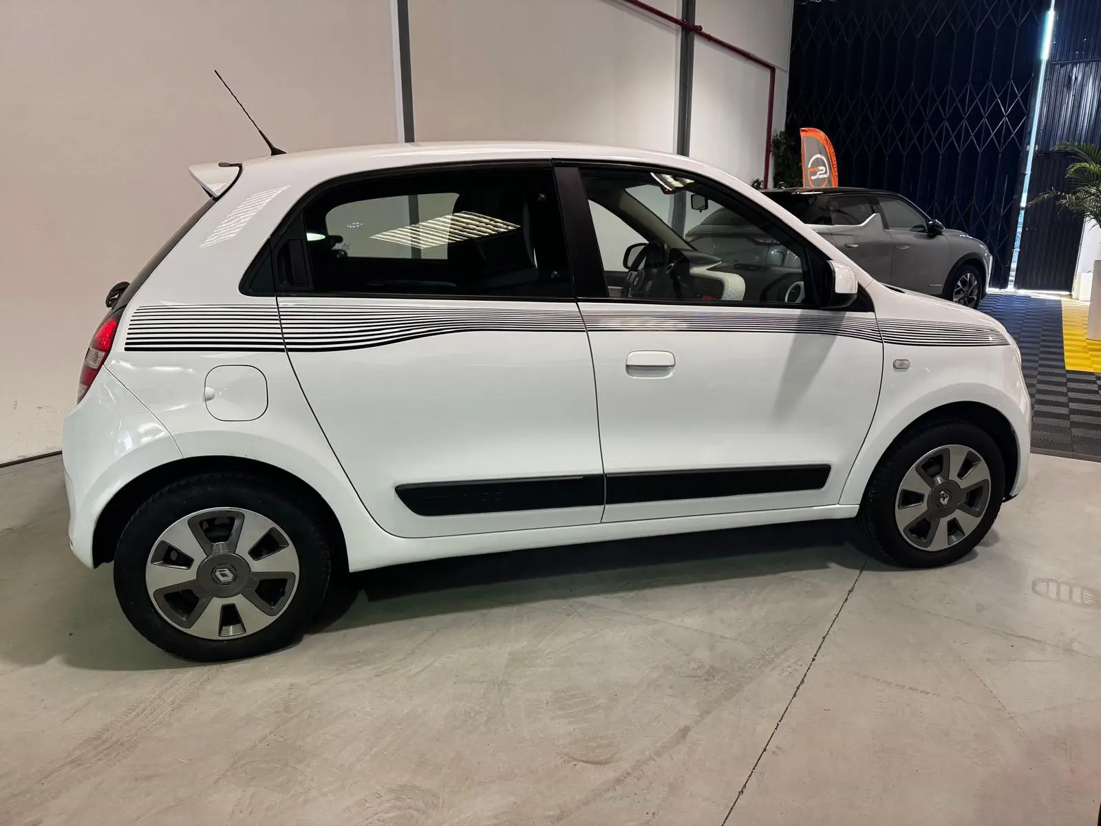 Renault Twingo SCe 70 S&S Intens 9