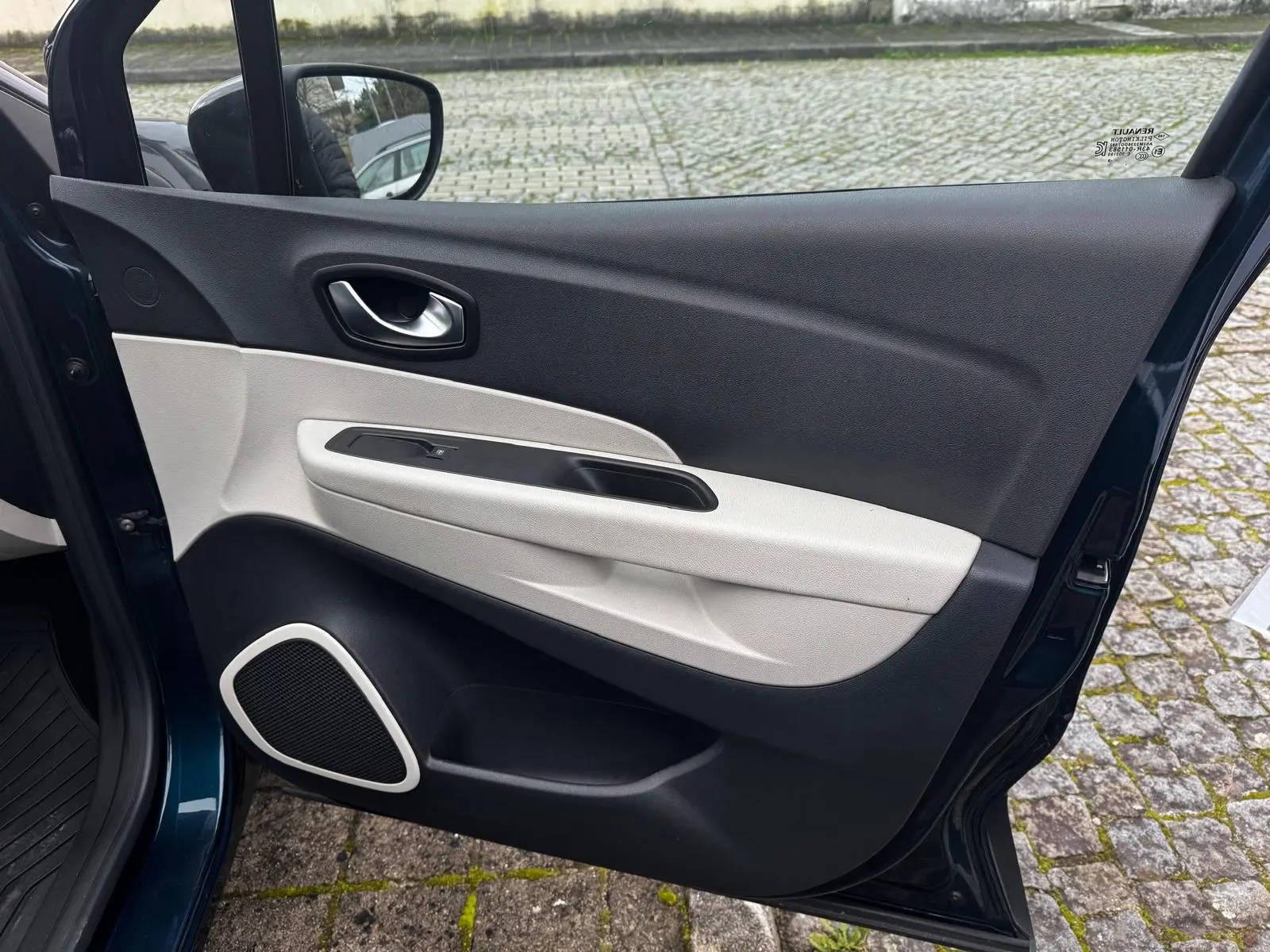 Renault Captur 1.5 dCi Initiale Paris EDC 40