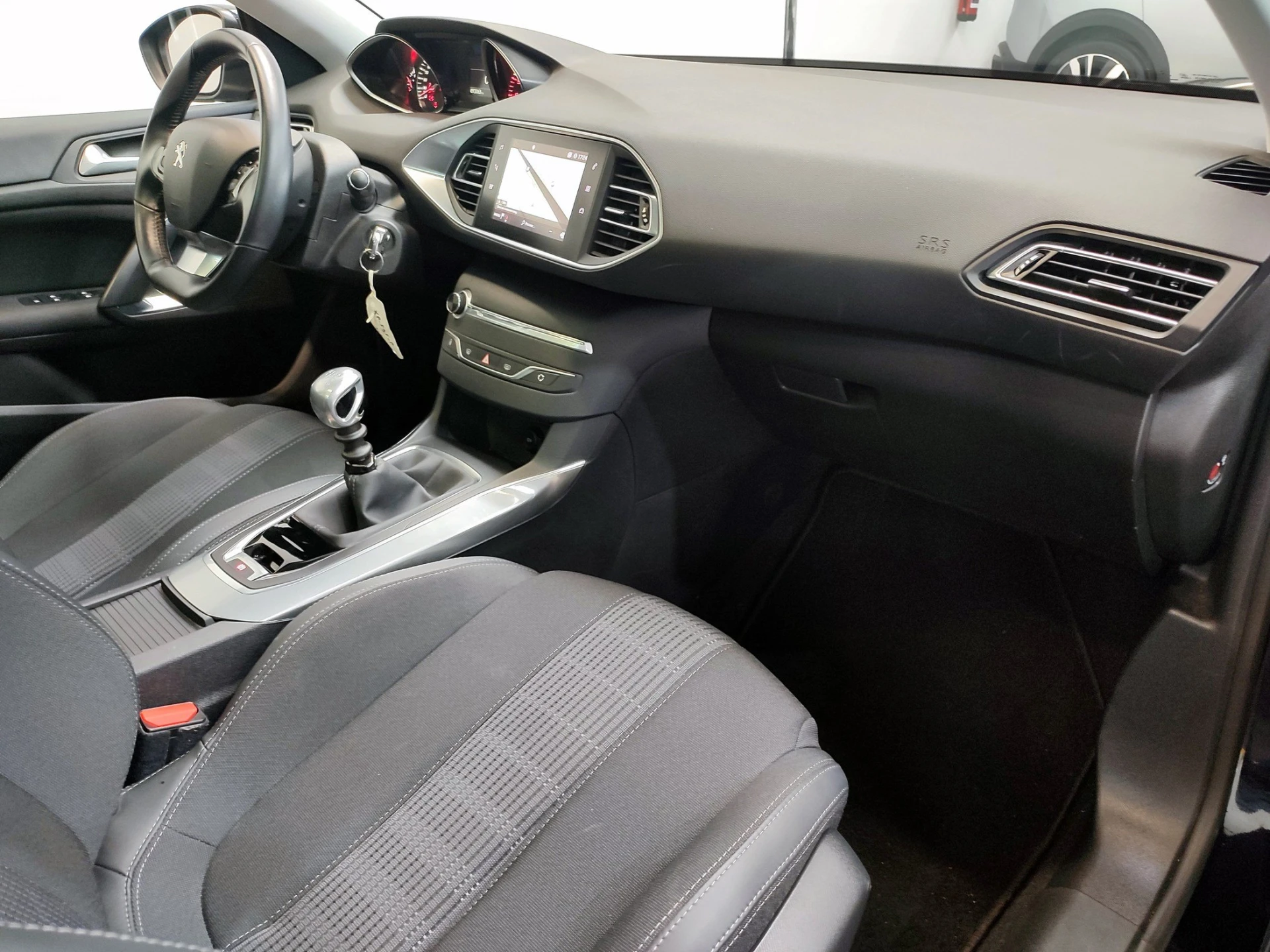 Peugeot 308 SW 1.5 BlueHDi Allure 27