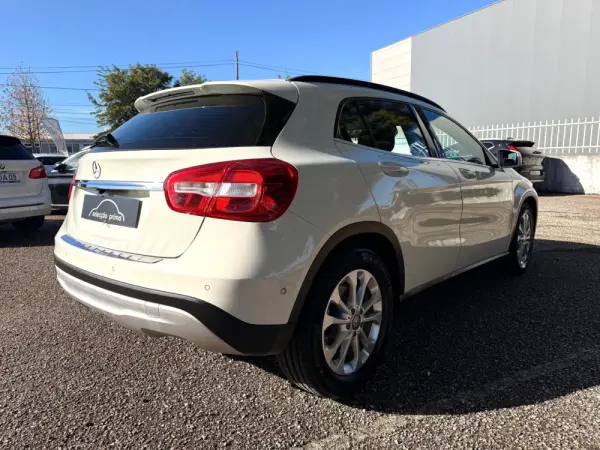 Mercedes-Benz GLA 180 d SENSATION 4