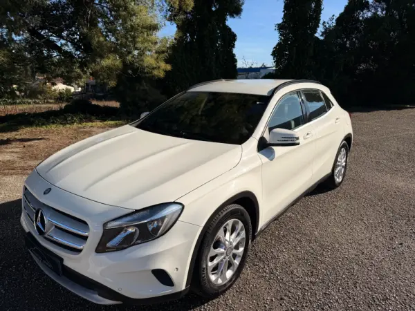 Mercedes-Benz GLA 180 d SENSATION 8
