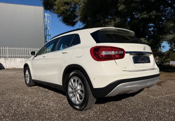 Mercedes-Benz GLA 180 d SENSATION 10