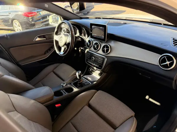 Mercedes-Benz GLA 180 d SENSATION 11