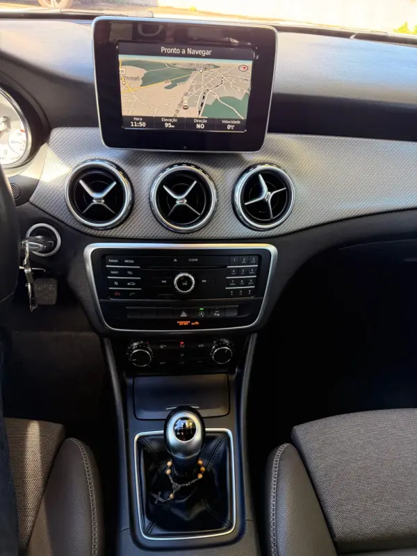 Mercedes-Benz GLA 180 d SENSATION 20