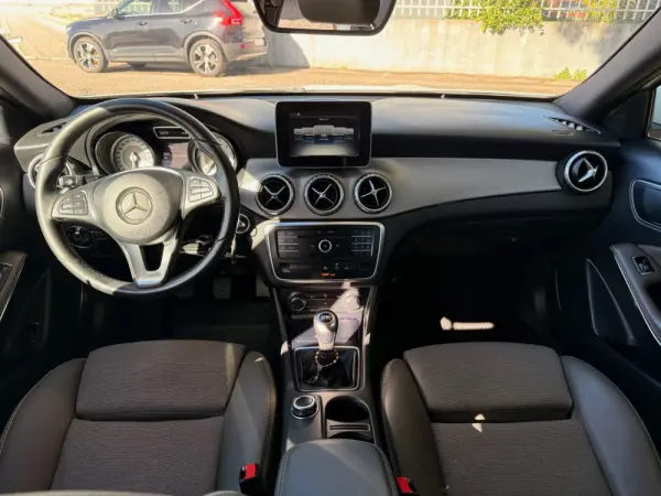 Mercedes-Benz GLA 180 d SENSATION 24